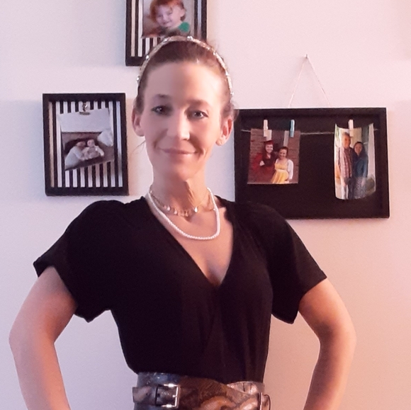 Meet your Posher, Jennifer - Picture 2 of 4